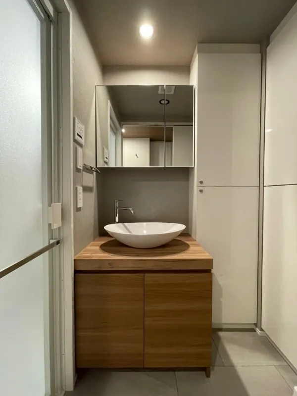 Residia Bunkyo Hongo - Interior - ["Bathroom Sink", "Sink", "Flooring"]