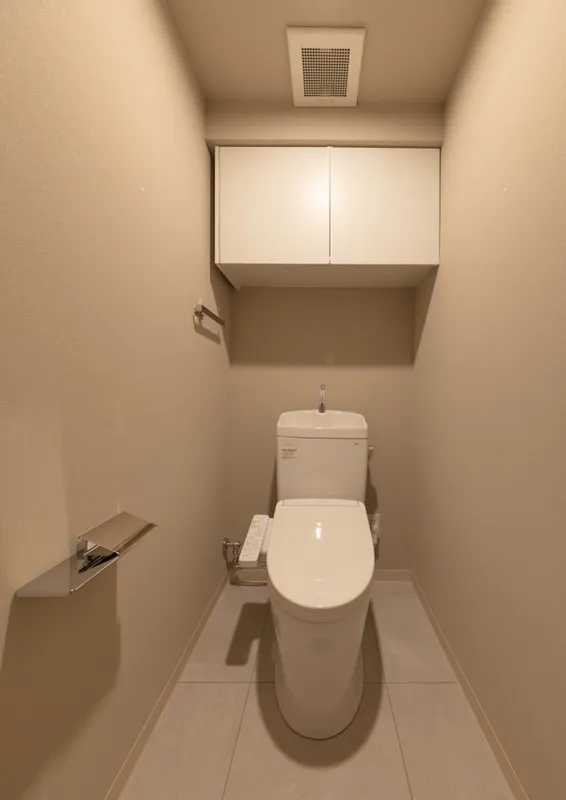 Highcast Oyama - Interior - ["Toilet seat", "Plumbing fixture", "Flooring"]