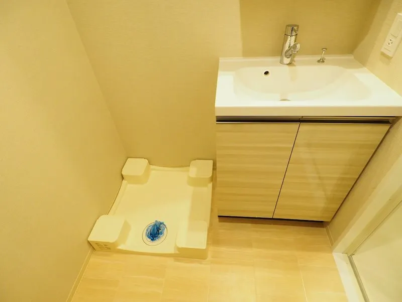 Cross Residence Iidabashi - Interior - ["Bathroom cabinet", "Sink", "Tap"]