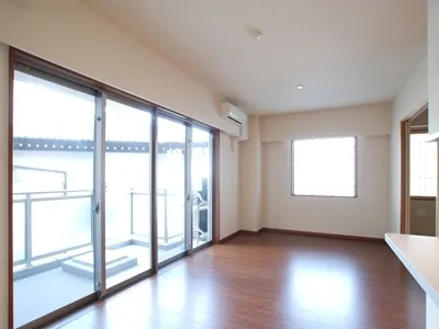 Prime Urban Shinjuku Natsumezaka Tower Residence - Interior - ["Building", "Window", "Fixture"]