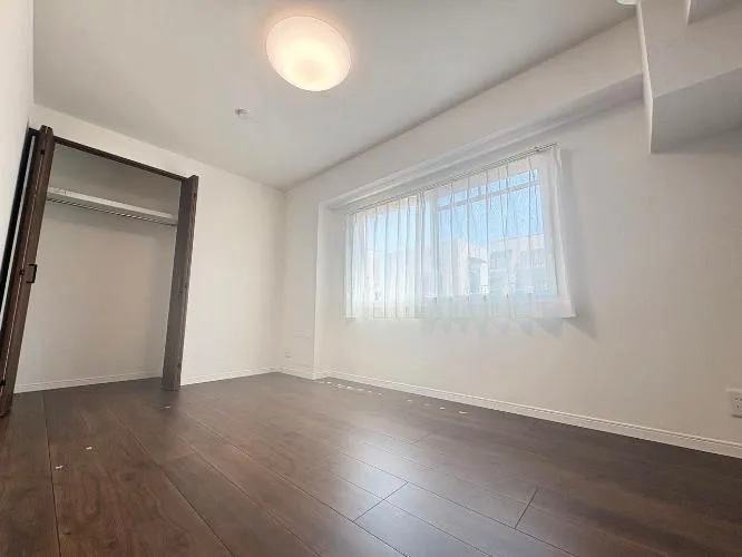 Nakano Shinbashi Himiko Seran, Room 403