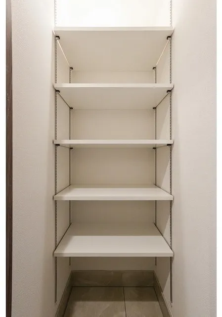 Comforia Liv Nagafukucho - Interior - ["Shelving", "Shelf", "Flooring"]