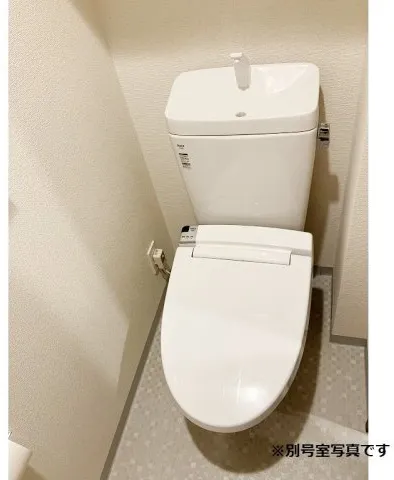 Genovia Asakusa IV Sky Garden - Interior - ["Toilet seat", "Toilet", "Plumbing fixture"]