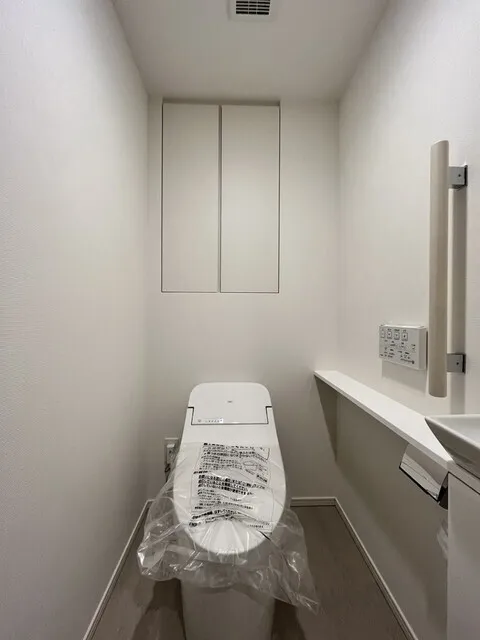 Park Tower Kachidoki South Building - Interior - ["Flooring", "Toilet seat", "Floor"]