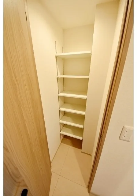 Glorio Shelt Senkawa - Interior - ["Wood", "Flooring", "Floor"]