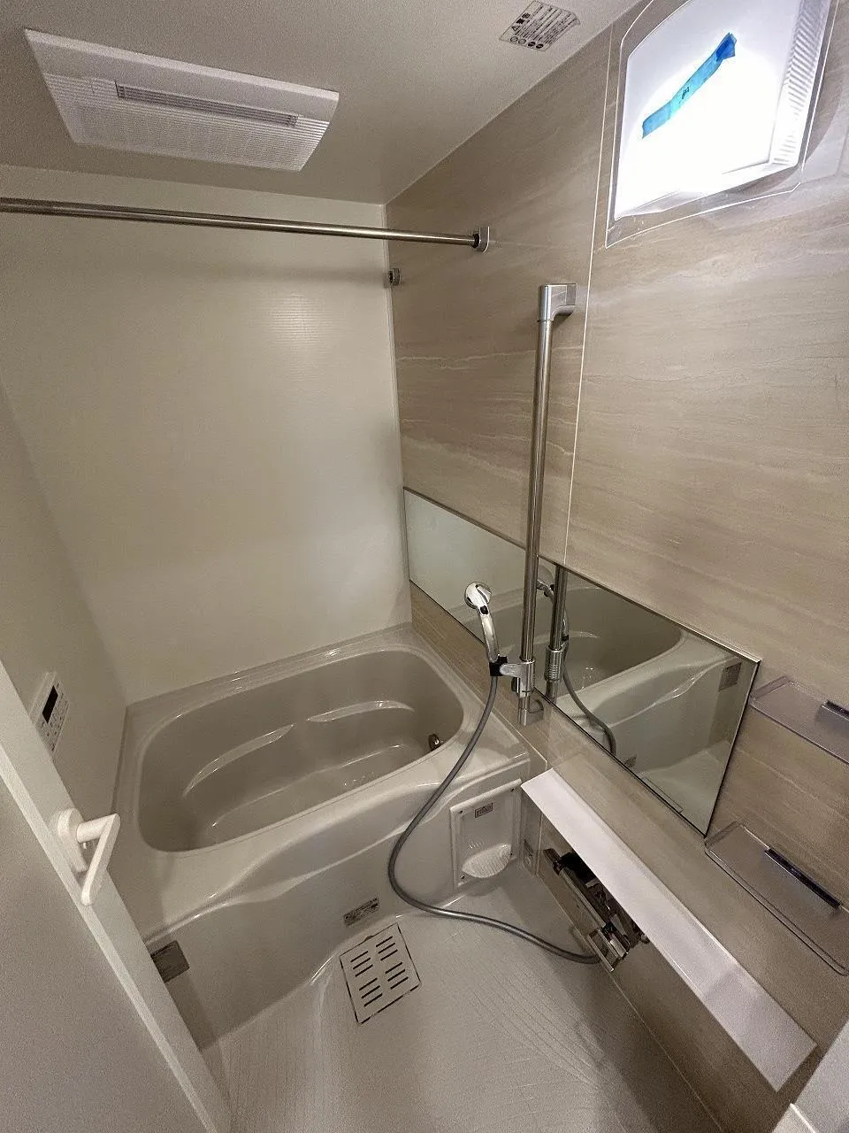 LiveCasa Nishidai - Interior - ["Floor", "Vehicle", "Building"]