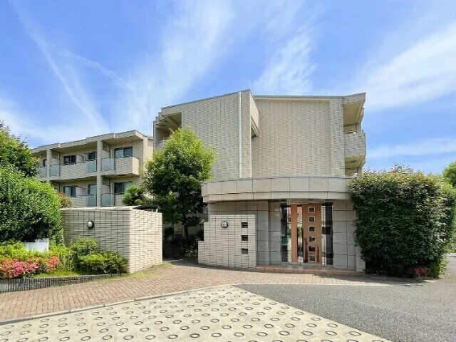 Dolph Kitami - Exterior - ["Shrub", "Estate", "Shade"]