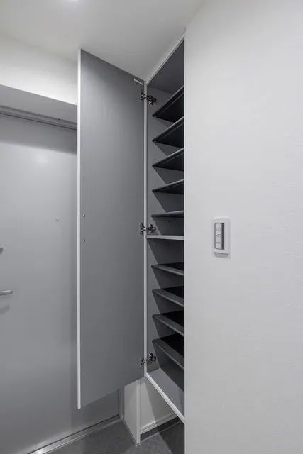 Aglaia Shinjuku Yokoteracho - Interior - ["Wood", "Grey", "Ceiling"]