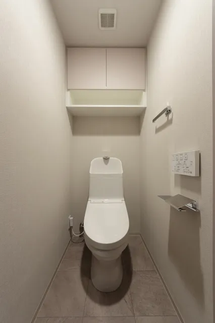 Terra Silk Forest - Interior - ["Toilet seat", "Toilet", "Flooring"]