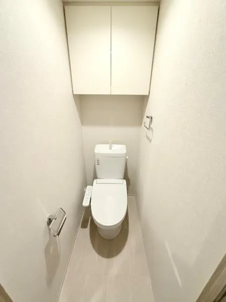 Geoent Komagome - Interior - ["Toilet seat", "Toilet", "Flooring"]