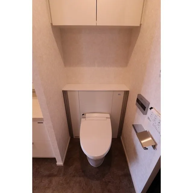 LEFONT PROGRESS SHIBUYA HILLTOP - Interior - ["Toilet seat", "Toilet", "Plumbing fixture"]
