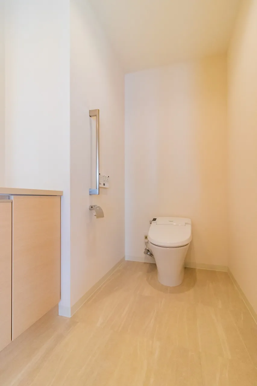 Central Park Tower La Tour Shinjuku - Interior - ["Toilet seat", "Plumbing fixture", "Toilet"]