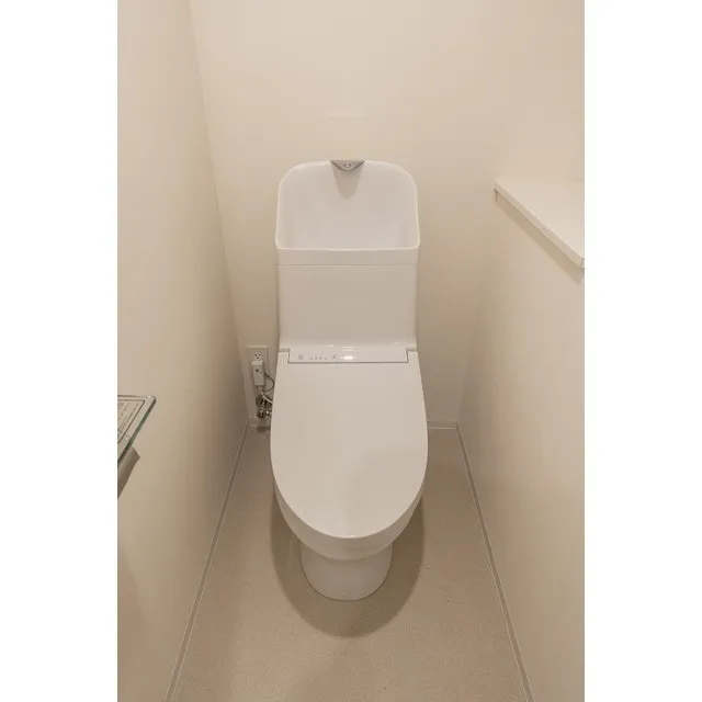 ORSUS Togoshi Ginza - Interior - ["Tire", "Shelf", "Chair"]