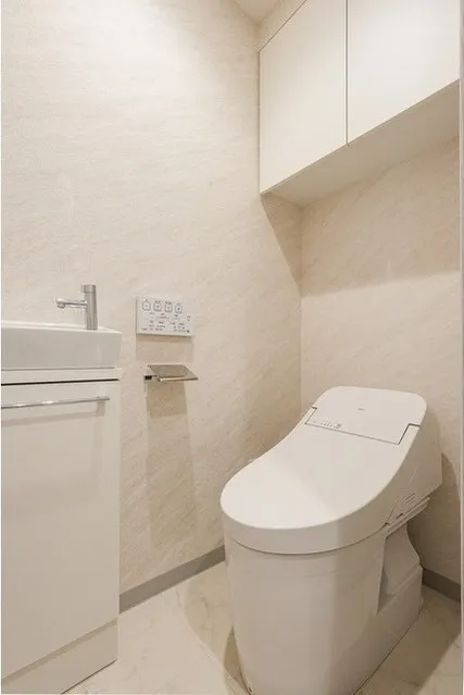 Comforia Liv Bunkyo Gokokuji - Interior - ["Flooring", "Toilet seat", "Plumbing fixture"]