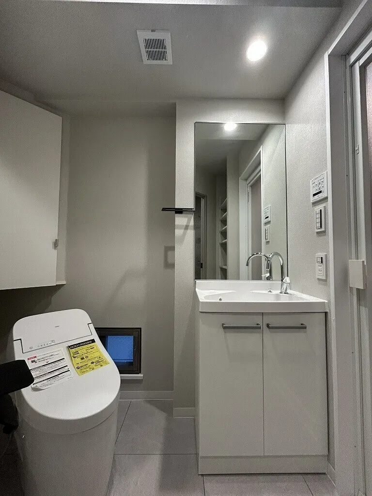 Polast Ebisu - Interior - ["Plumbing fixture", "Flooring", "Interior design"]