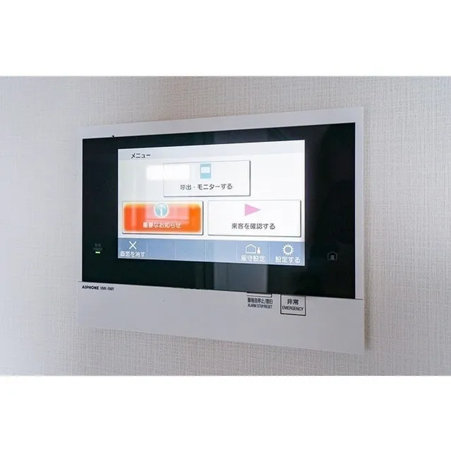 Due Kameido - Interior - ["Television", "Rectangle", "Font"]