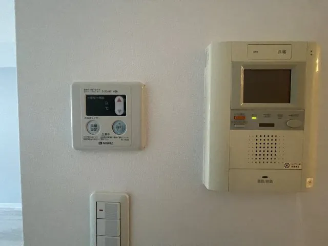 Geoluminous - Interior - ["Electronic device", "Machine", "Technology"]