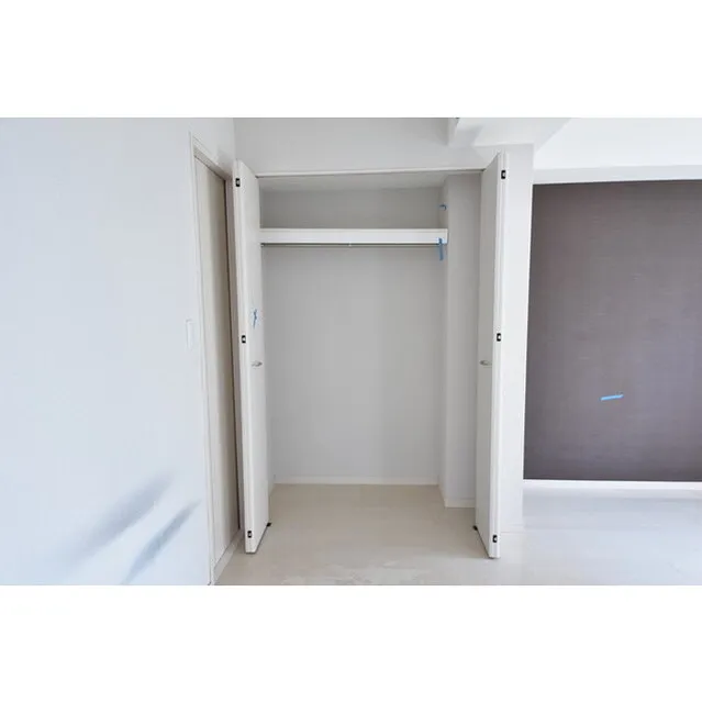 Polar Oku - Interior - ["Rectangle", "Fixture", "Door"]