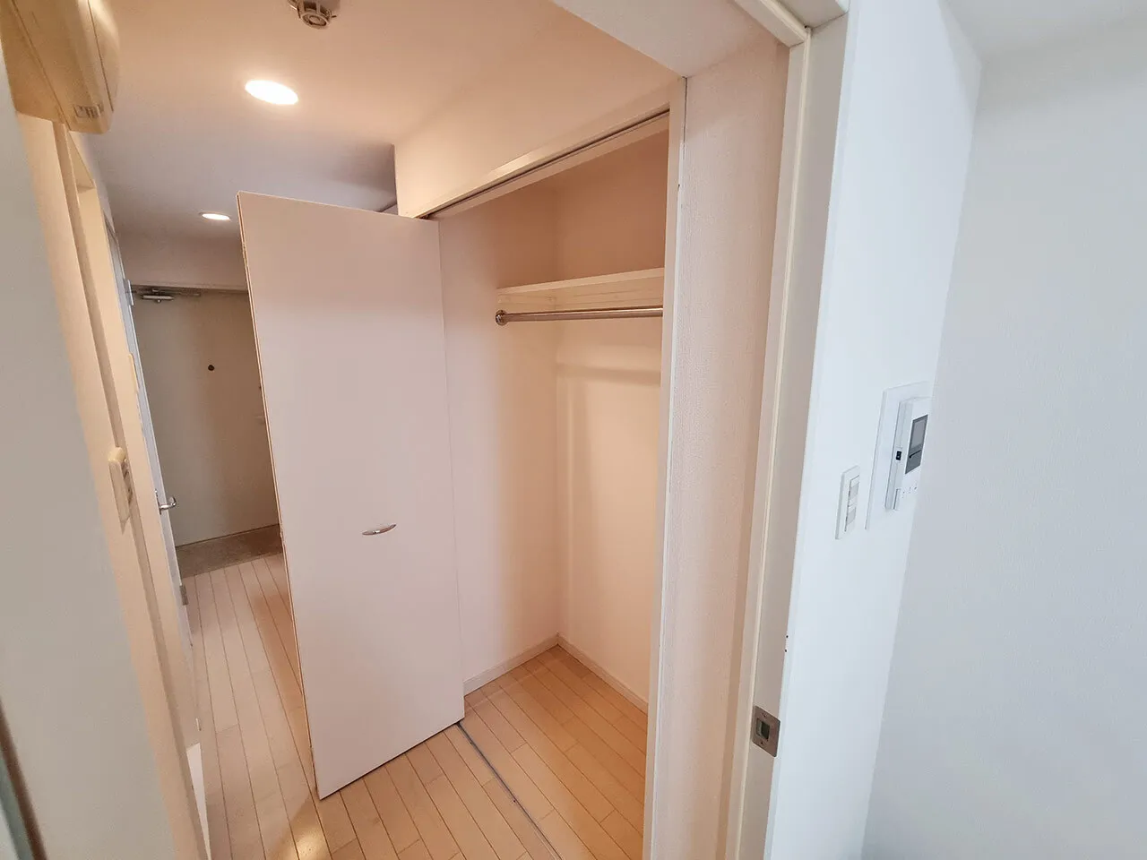 Mynavi STAY Higashioi - Interior - ["Flooring", "Floor", "Wood"]