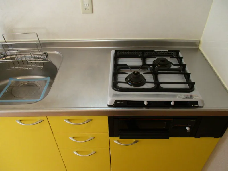 Taishido East - Interior - ["Cabinetry", "Countertop", "Gas stove"]