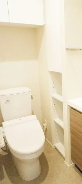 Park Axis Kikugawa - Interior - ["Toilet seat", "Toilet", "Wood"]