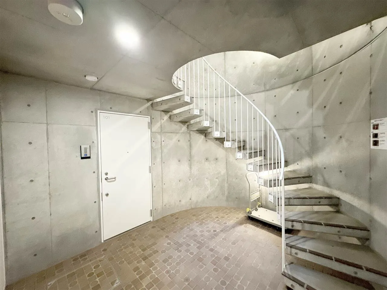 Mynavi STAY Tachiaigawa 2 - Exterior - ["Flooring", "Stairs", "Floor"]
