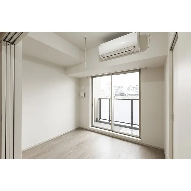 Comforia Morishita Riverside - Interior - ["Building", "Window", "Fixture"]