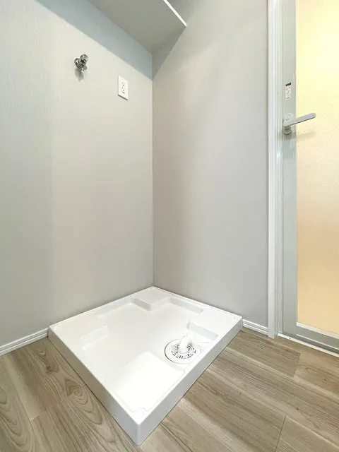 Globel The Cress Oshiage - Interior - ["Flooring", "Wood", "Floor"]