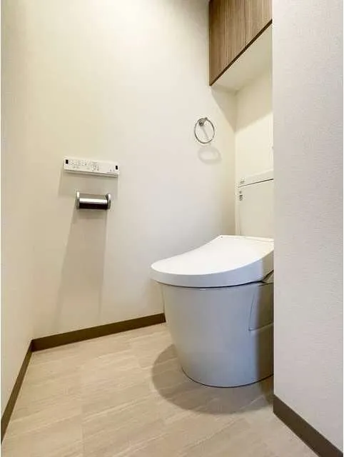 Milia Residence Hiroo - Interior - ["Toilet seat", "Toilet", "Flooring"]