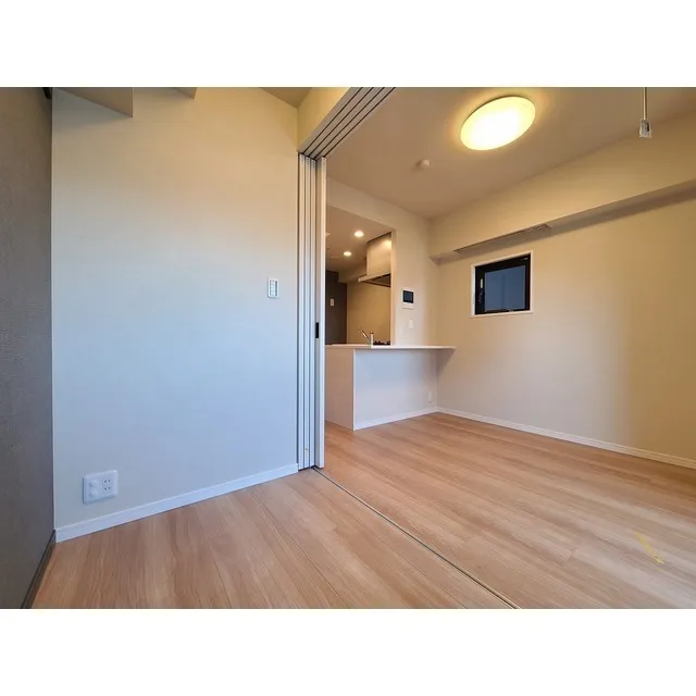 Comforia Higashioi II - Interior - ["Rectangle", "Wood", "Fixture"]