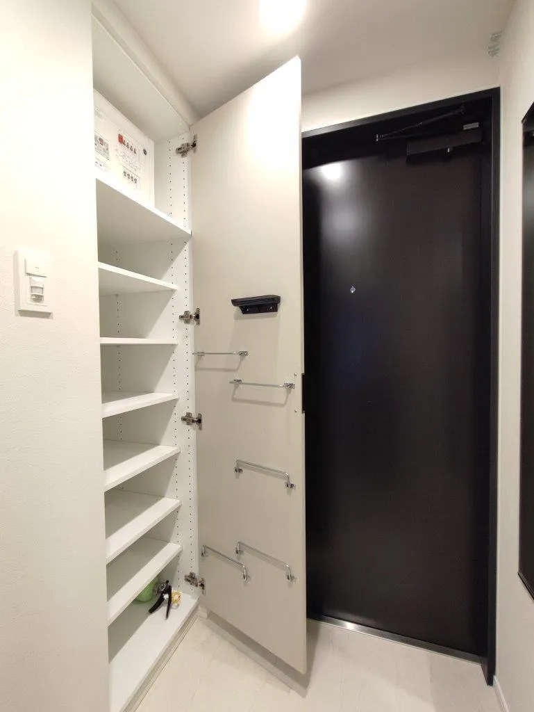 Cross Residence Takadanobaba - Interior - ["Wood", "Flooring", "Interior design"]