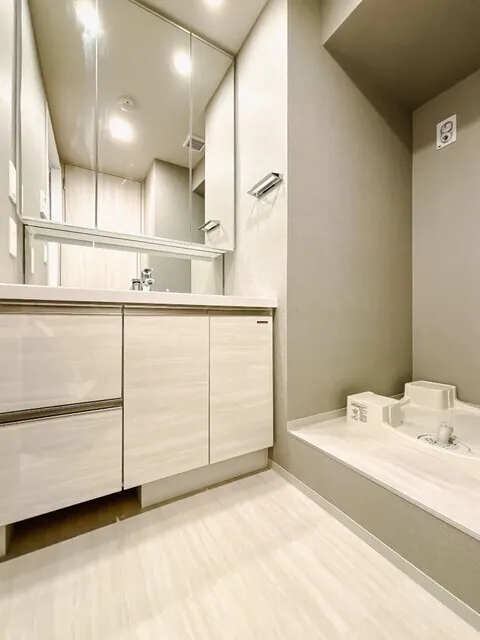 Royal Parks Ariake - Interior - ["Flooring", "Floor", "Interior design"]