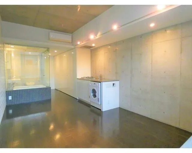 Ipse Gakugei Daigaku - Interior - ["Flooring", "Ceiling", "Floor"]