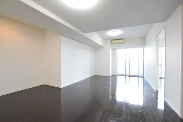 Brillia Ist Shinonome Canal Court - Interior - ["Flooring", "Floor", "Ceiling"]