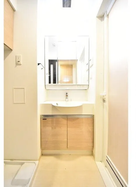 King House Sugamo - Interior - ["Flooring", "Wall", "Floor"]