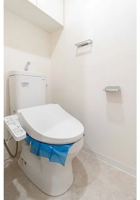LUMIEC BUNKYO SENGOKU - Interior - ["Toilet seat", "Plumbing fixture", "Toilet"]