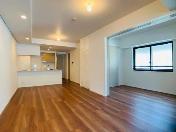 EVERTOW CHOJAMARU - Interior - ["Wood flooring", "Room", "Property"]
