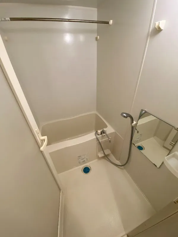 GRAND VAN FRESTALA Toyocho - Interior - ["Plumbing fixture", "Flooring", "Floor"]