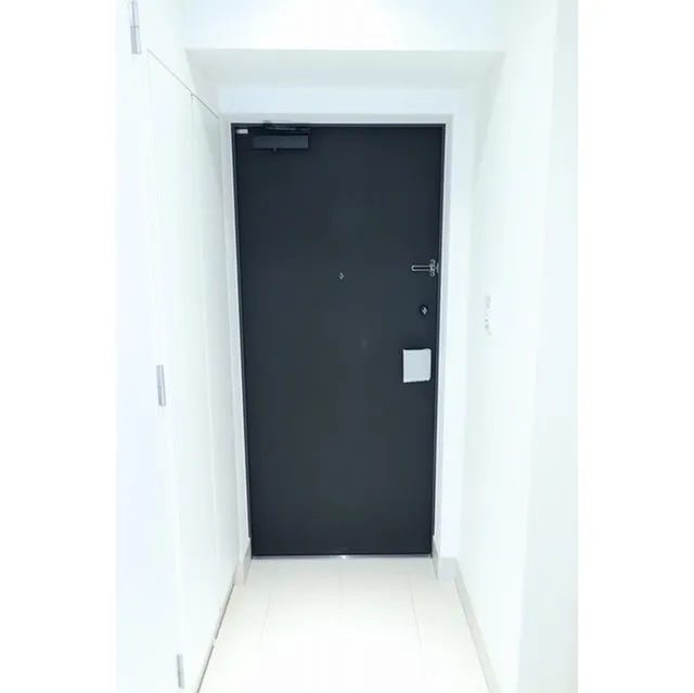 BPR Residence Monzen-Nakacho - Interior - ["Door", "Fixture", "Rectangle"]