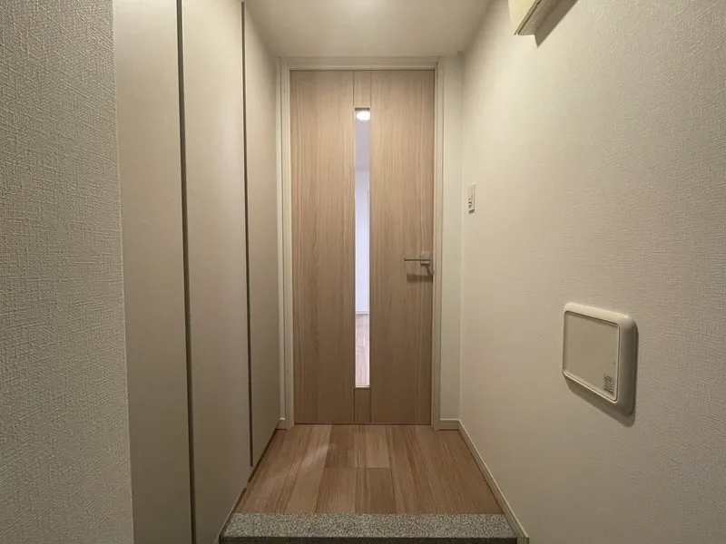 Log Ginza East - Interior - ["Wall", "Flooring", "Wood"]