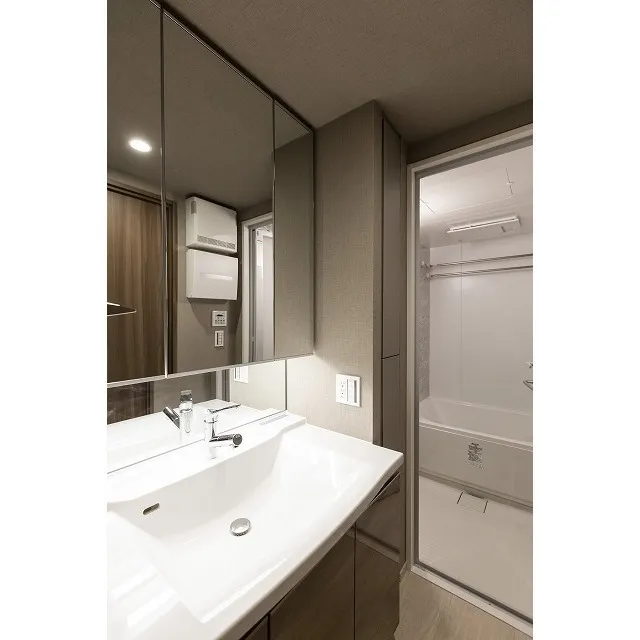 Comforia Morishita Riverside - Interior - ["Mirror", "Tap", "Plumbing fixture"]