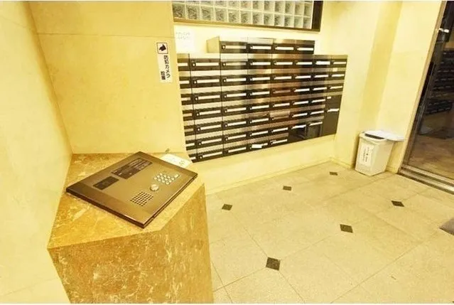 El Grampia - Exterior - ["Property", "Yellow", "Room"]