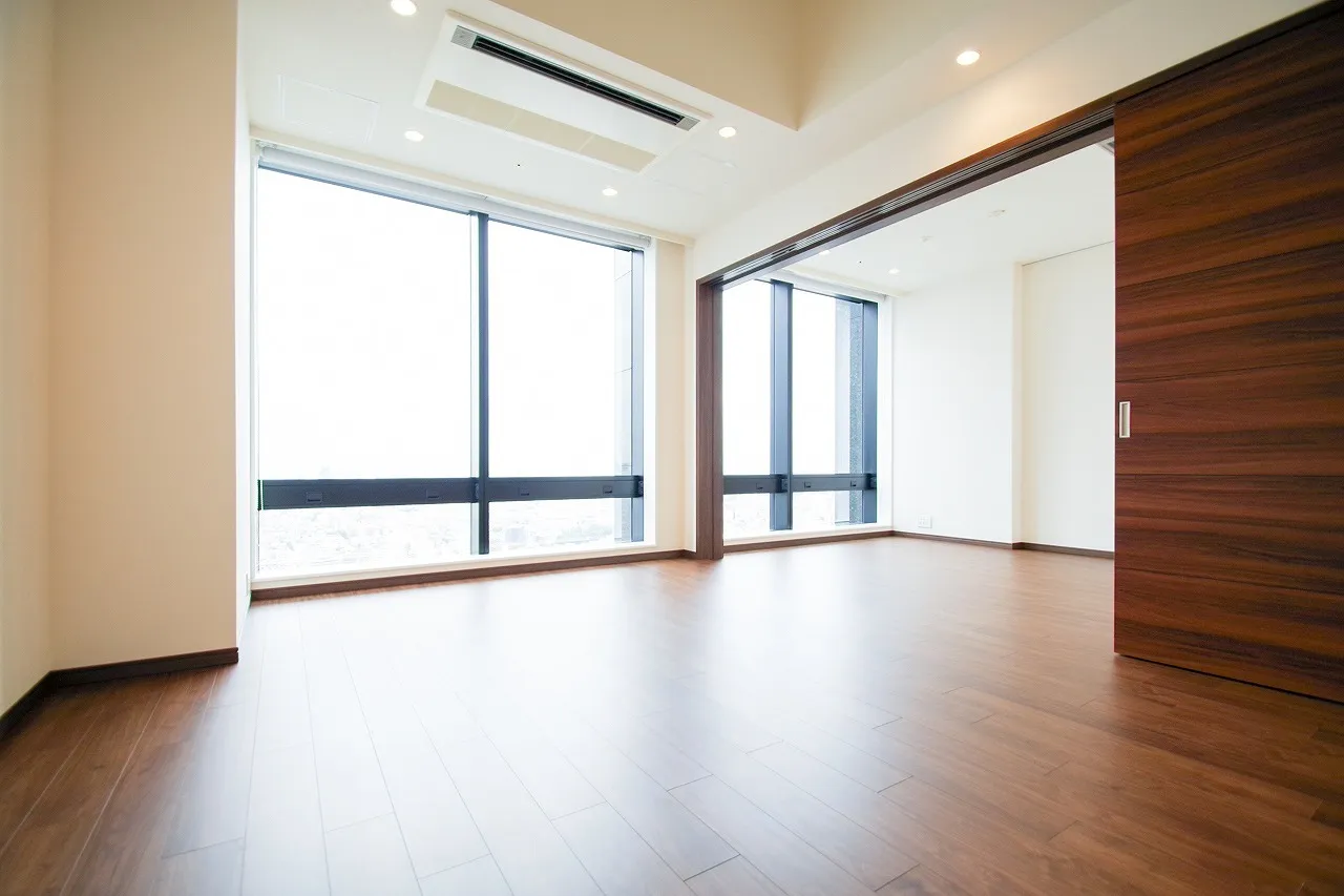 La Tour Shinjuku Grand - Interior - ["Building", "Property", "Window"]