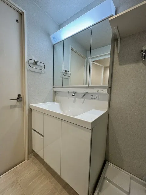 View Heights In Front Of Itabashi Ward Office - Interior - ["Bathroom Sink", "Plumbing fixture", "Sink"]