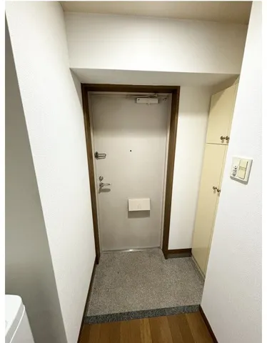 Sky Court Ginza East No. 2 - Interior - ["Flooring", "Floor", "Hardwood"]