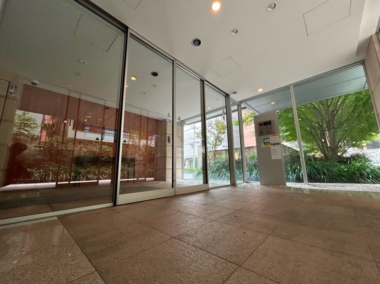 Galleria Higashi Shinjuku - Exterior - ["Plant", "Fixture", "Interior design"]