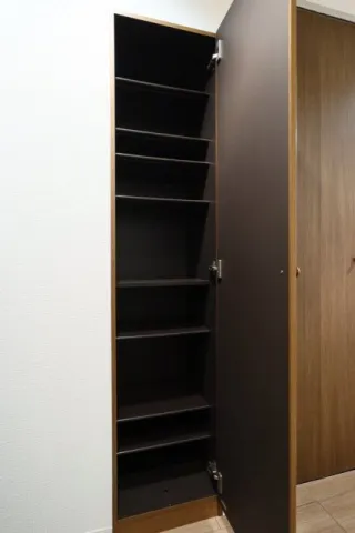 Phoenix Hatagaya Ichibankan - Interior - ["Wood", "Flooring", "Floor"]
