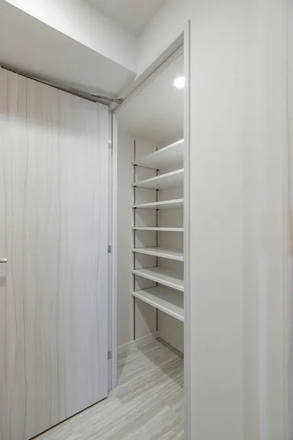 Terrace Kitasenju - Interior - ["Wood", "Flooring", "Interior design"]