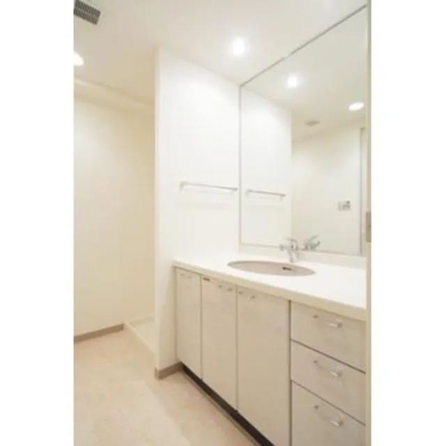 El Seleno Nishiwaseda - Interior - ["Bathroom cabinet", "Mirror", "Tap"]