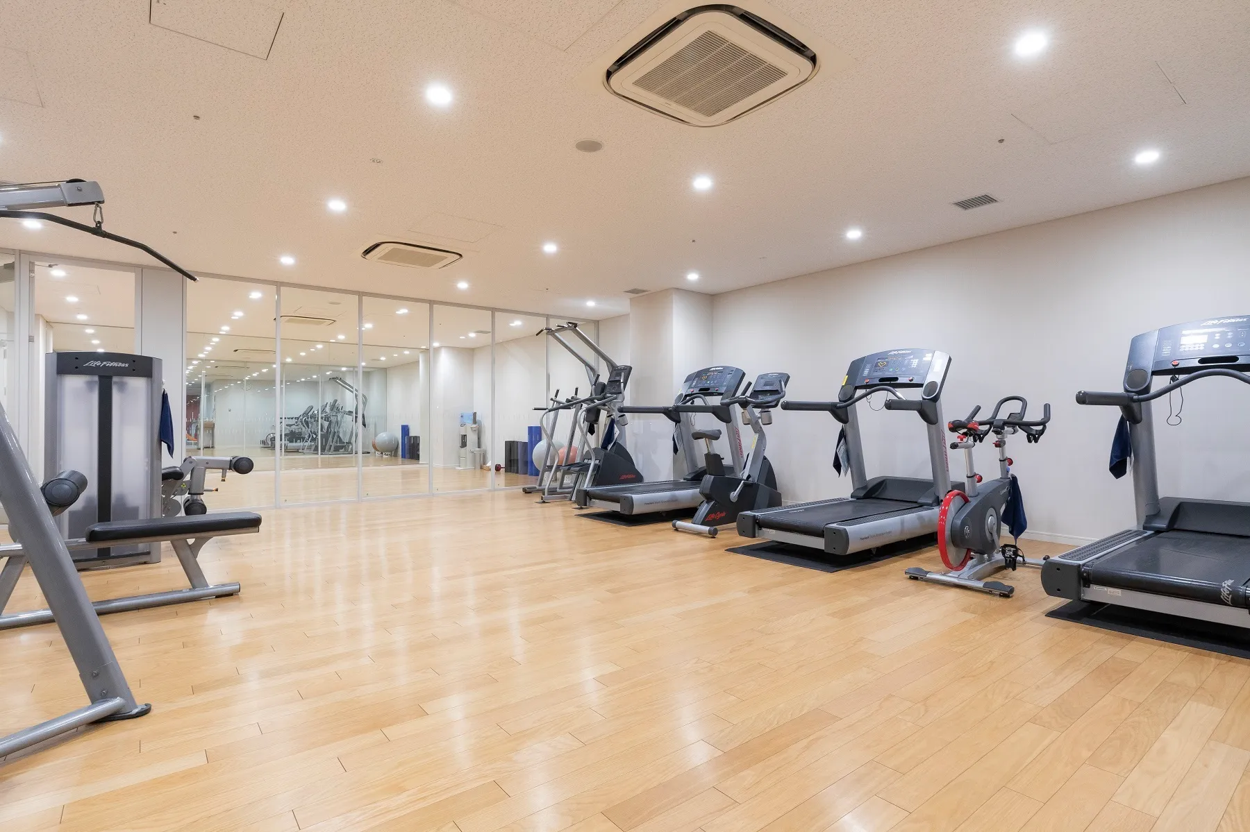 La Tour Shinjuku Garden - Other - ["Building", "Exercise machine", "Automotive design"]